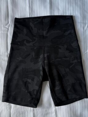 LULULEMON WUNDER TRAIN HIGH RISE Womens Sz 2 Black Gray Camo Athletic 6" Shorts